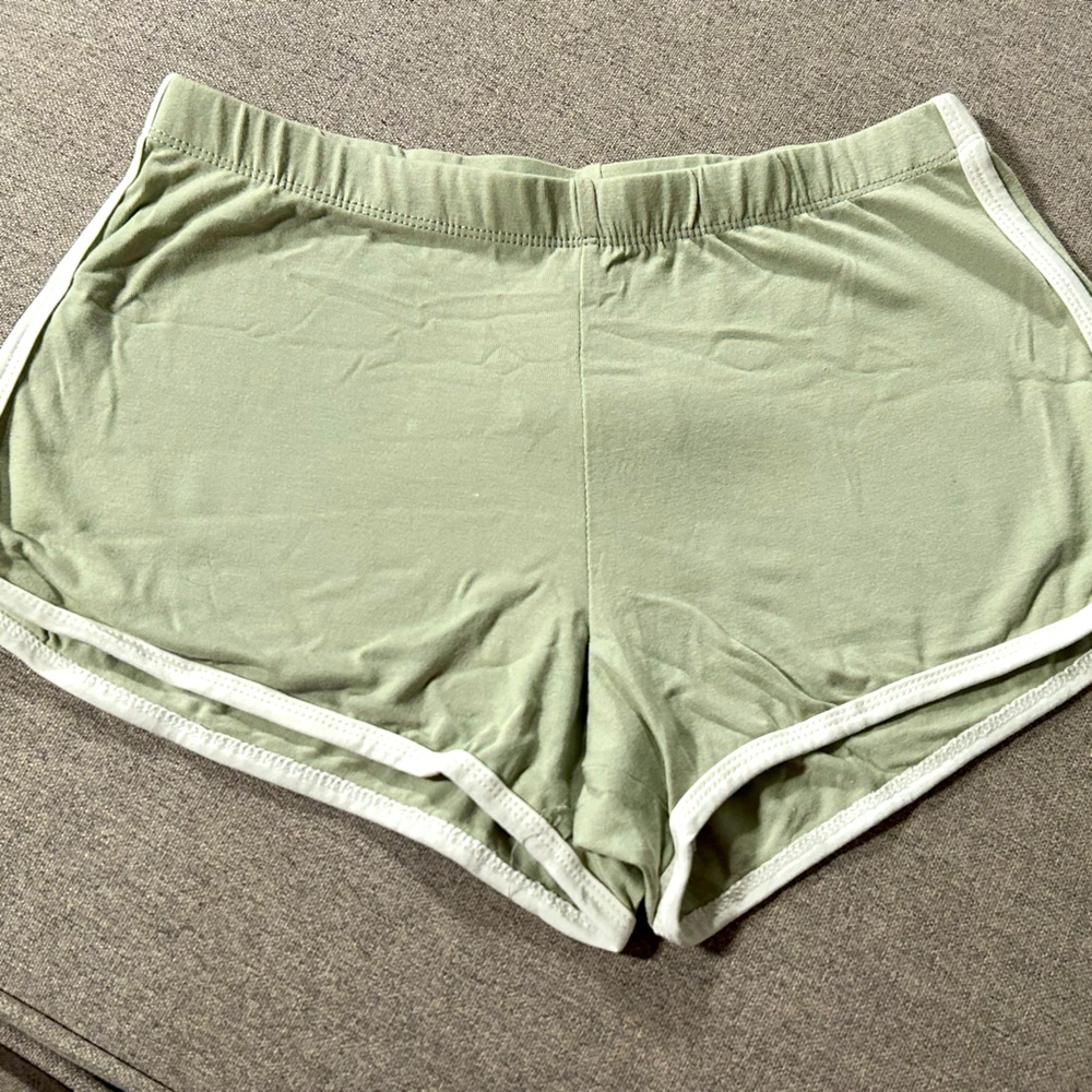 Hearts & Hips green short shorts. Size medium